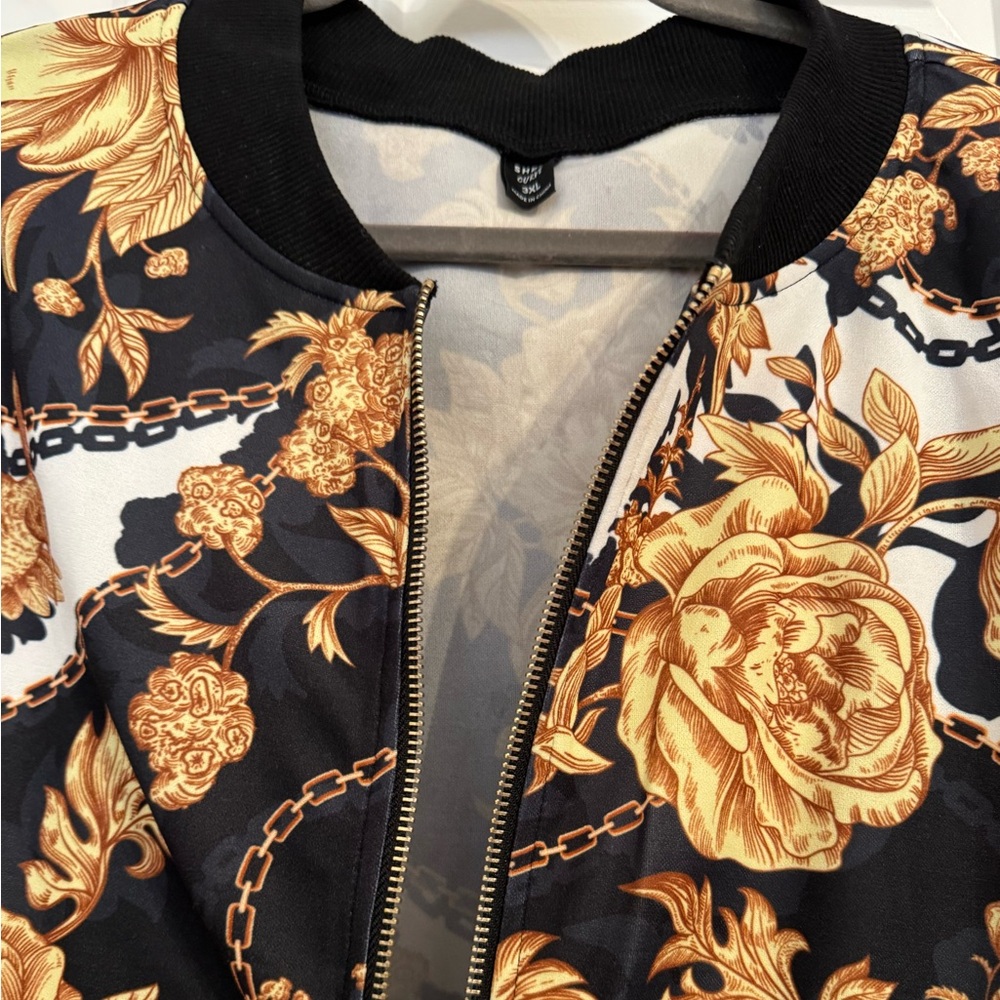 ✅Versace-style print plus size bomber jacket - Picture 2 of 12